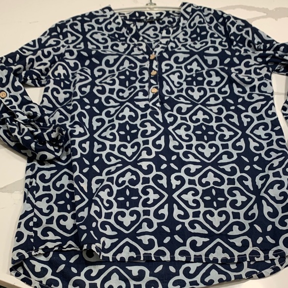 CHARLIE B Tops - Charlie P 💯 Cotton blue n white blouse lightweight size small